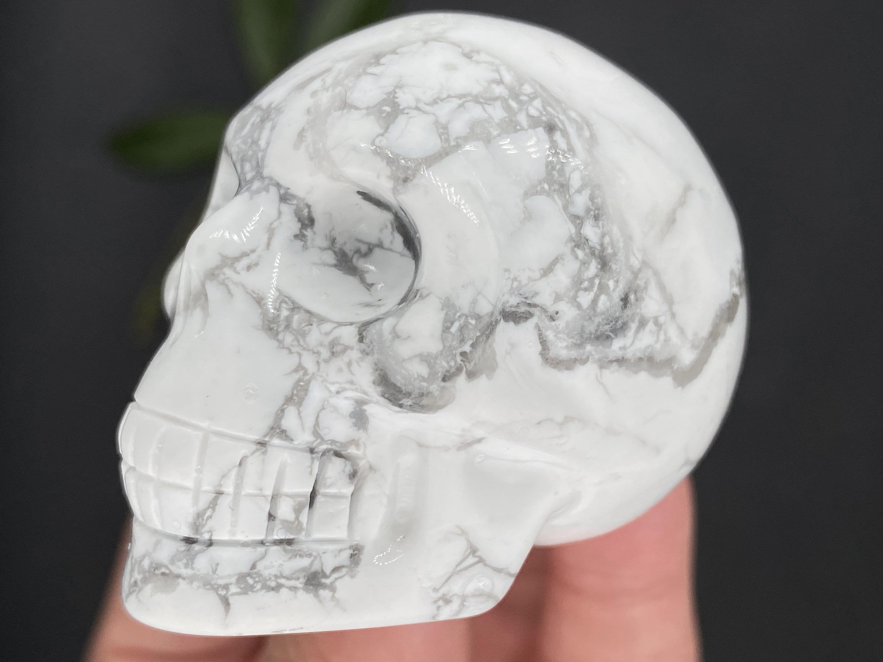 2'' Natural Hand Carved Howlite Skull,Crystal Skull,Skull Carved,Gemstone Carved Skull,Crystal Skull Healing Stone,Crystal Gifts 1PC