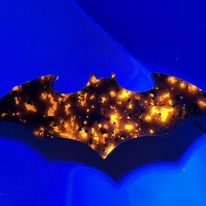 2.8&#39;&#39; Natural Yooperlite Carved bat，Crystal bat，bat Carved，Flame Stone bat，Crystal bat healing stone，1PC (under ultraviolet)