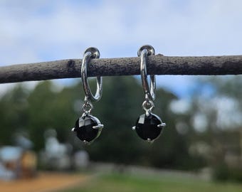 Black Circle Gem Clip On Earrings/Dainty Minimalist Clip On Earrings/Gold Black Stone Circle Gemstone Clip On Hoop Earrings/No Piercing