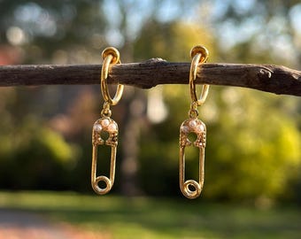 Pearl Safety Pin Clip On Earrings/Gold Dangle Clip On Earrings for Women/Minimalist Safety Pin Hoop Clip On Earrings/Non Pierced Earrings