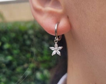 Silver Flower Clip On Earrings/Minimalist Dainty Clip On Earrings for Women/Floral Dangle Drop Clip On Hoop Earrings/Gift for her