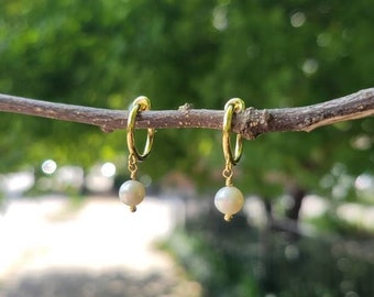 Freshwater Pearl Clip On Earrings/Minimalist Dangle Clip On Earrings/Bridal Wedding Clip On Earrings for Women/ White Pearl Huggie Earrings