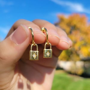 Star Padlock Clip On Earrings/Dainty Minimalist Clip On Earrings for Women/Space Gold Lock Dangle Drop Clip On Hoop Earrings/No Piercing
