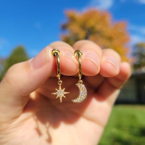 Moon & Star Clip On Earrings/Minimalist Dainty Clip On Earrings for Women/Asymmetrical Mismatched Dangle Drop Clip on Earrings/Moon and star