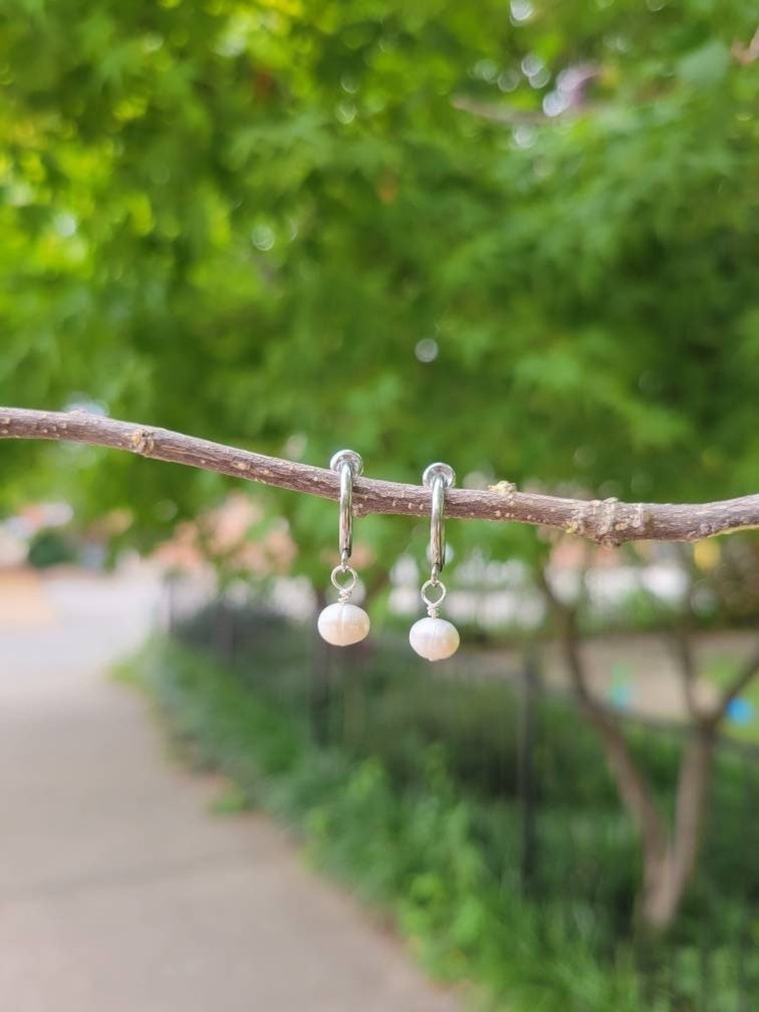 White Pearl Clip on Earrings/minimalist Clip on Earrings for Women/bridal Wedding Freshwater