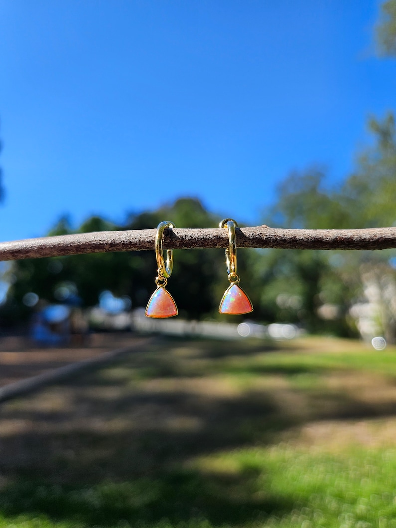 Boucles d'oreilles avec clip en éventail d'opale rose/Boucles d'oreilles pendantes minimalistes à clip pour femme/Boucles d'oreilles avec clip en pierres précieuses triangulaires dorées/Sans piercing image 5