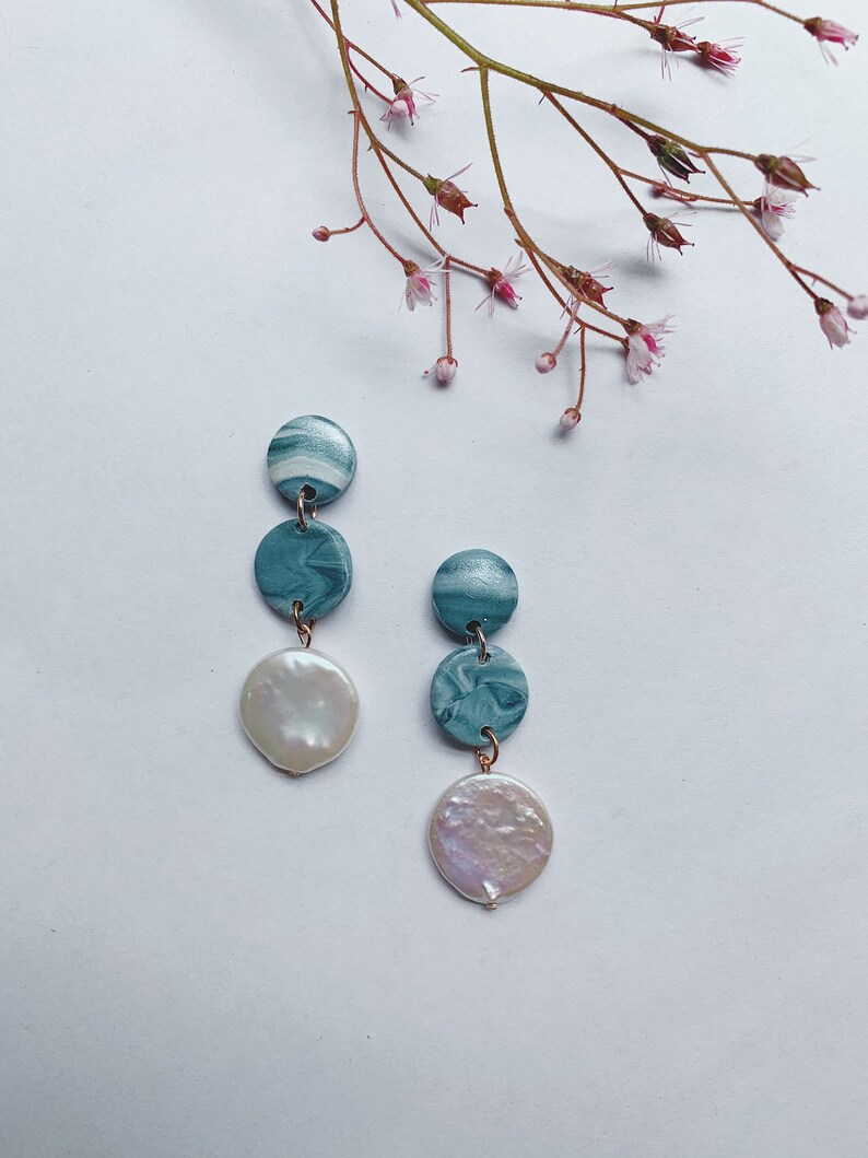 The Ava Blue and White Marble Pearl Polymer Clay Earrings Variant 2