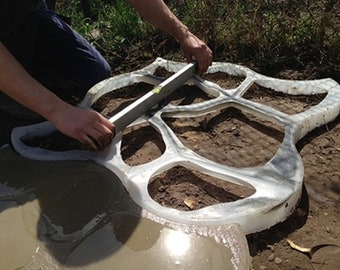 Garden Path Large Mold 80 x 80 cms Paving Mould Driveway Patio Maker - Creates a beautiful path for your garden!