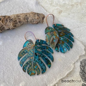 Gealterte Patina KUPFER Monstera Blatt baumeln Ohrringe für Frauen, rustikale Patina Kupfer Ohrringe, Natur inspiriert Geschenk für sie, rein Boho Stil