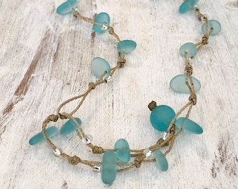 Collier ou bracelet enveloppant en verre de mer bleu aqua, sans métal et imperméable, bijoux océan et îles, fait main dans les Caraïbes, cadeau pour elle