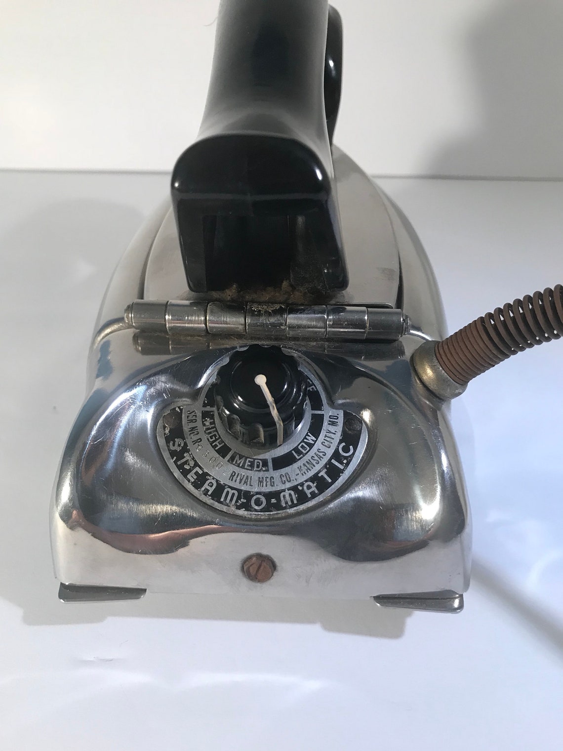 Vintage 1950s Steamomatic Steam Iron With Black Bakelite Etsy