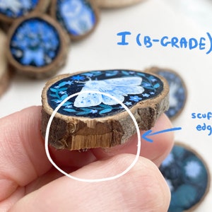 Originales mini alfileres/broches pintados con rodajas de madera hechos a mano y adornos colgantes / conjunto azul de ensueño imagen 6