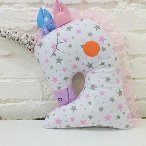 Katoenen eenhoornknuffel – Handgemaakt zacht babycadeau en babykamerdecoratie