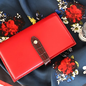 Cartera plegable de piel roja para mujer