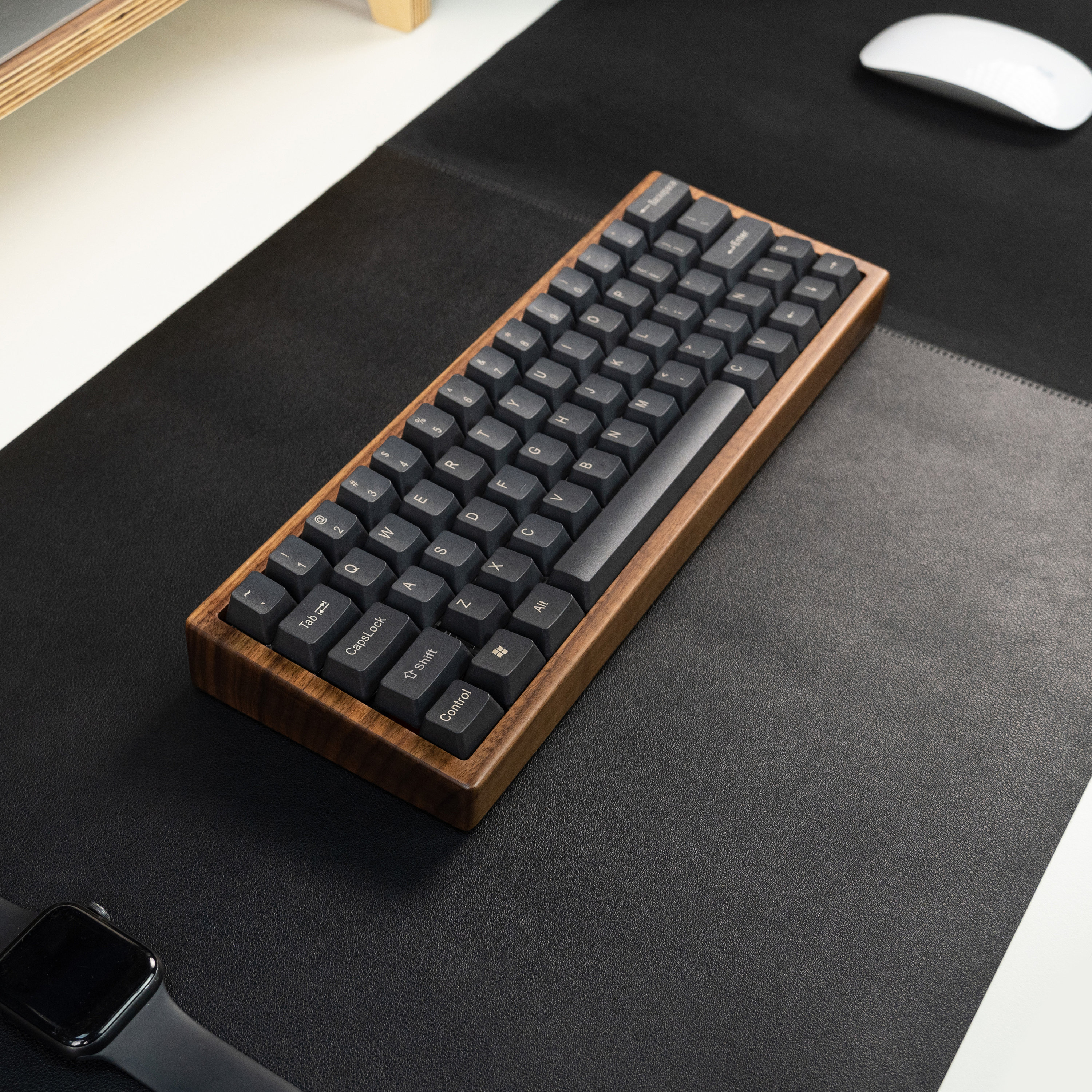 ブラックウォールナット材のメカニカルキーボードケース：木製GH60