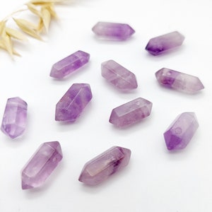 Cristal améthyste lavande clair 20 mm, quartz à double terminaison, pointes de cristal percées de 20 mm, baguette en cristal naturel, cristaux curatifs