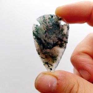 Moss Agate Arrowhead Carving Stone Crystal, Carved Crystal, Agate Gemstone, Healing Crystals, Arrowhead Pendant, Wire Wrapping