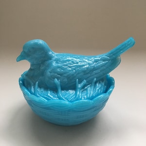années 1950 Bonbonnière Verre Opaline Oiseau dans nid Bleu Turquoise/1950's Candy Box Opaline Glass Bird on Nest Turquoise Blue