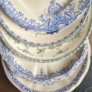 Plato llano Grand Dépôt Emile Boulgeois con guirnalda decagonal, década de 1900