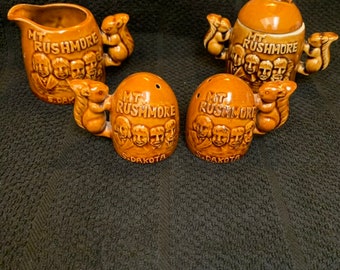 Vintage Metal Alloy Mount Rushmore Salt and Pepper