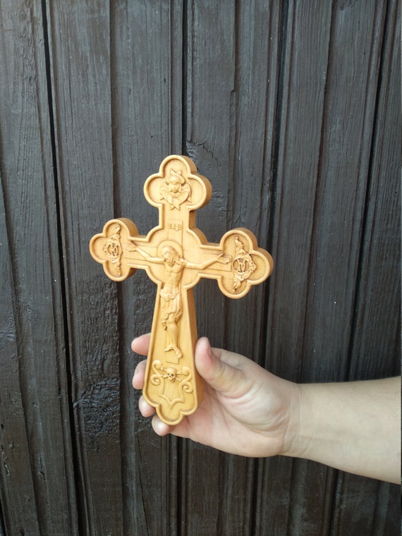 彫刻された木製の壁掛け十字架。イエス・キリスト。十字架像。 - Etsy 日本