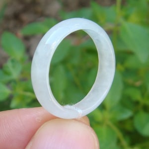 Eisiger Jadeit US 8, 18 mm Ring, hellweiße Farbe, natürliche Klasse A Typ Jadeit Edelsteine Schmuck mit handgefertigter geschnitzter NO.017