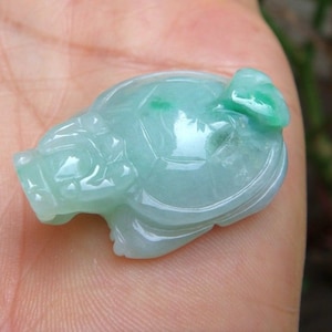 32mm Jadeite  Pendant 100% Natural Untreated Grade A  Exquisite Handmade Carved  Longevity *Turtle  Gemstone w Cerificate 9066