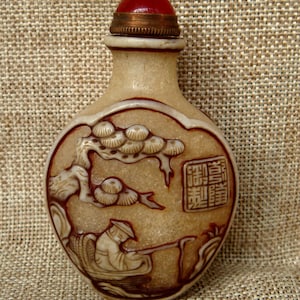 80mm Exquisite Peking Chinese Glass Handmade Carved Old Man Play Go Snuff bottle