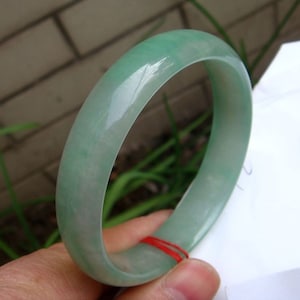 Jade 57,8 MM (2,28 &quot;)Armband 100% natürliche, unbehandelte Klasse A Typ Jade Grün Handgemachter geschnitzter Armreif Edelstein NO.12.&quot;