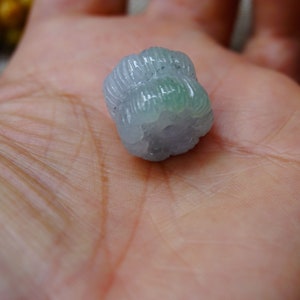 18 MM Zertifizierte Natürliche Unbehandelte Klasse A Icy Grenn Wuji Jadeit geschnitzte doppelseitige Lotusblume Perlenanhänger