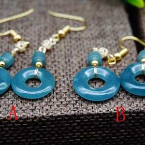 Pendientes tipo anillo con forma de dona helada translúcida de jadeíta certificada de grado A con jadeíta 92/04 bañada en oro de 14 quilates