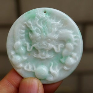50 mm Zertifizierte 100% Natürliche Ungefärbte Klasse A Typ Weiß Grün Jadeit Handgemachte Geschnitzte Drache Anhänger Halskette 538 FREE CORD