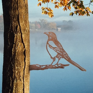 Corten Magpie Rustic bird Magpie Fence Topper Tree Art Bird Tree Stake Bird silhouette tree art Garden decoration Metal Garden Stake