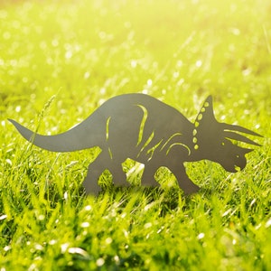 Triceratops Dinosaur Stake Dinosaur Metal Garden Stake Dinosaur metal art Lawn Decoration Garden Triceratops Statue Triceratops Dino Decor