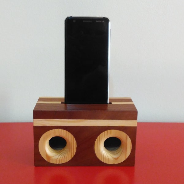 Repose crédle de support de haut-parleur en bois | Haut-parleur en pin | Haut-parleur smartphone | Cadeau unique pour les hommes | Haut-parleur en bois sans fil pour cellule