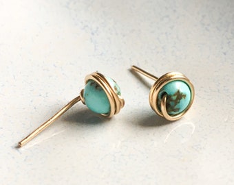 Tiny Turquoise Stud Boucles d’oreilles Sterling Argent 14k Gold Rose Rempli Dainty Gem Studs, Simple Wire Wrap Boucles d’oreilles Décembre Birthstone Studs