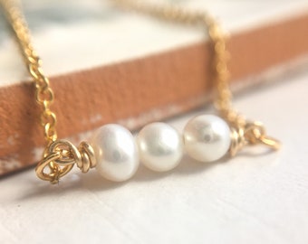 ブレスレット LESS IS MORE fluffy pearl bar necklace Dainty Triple White Pearl Bar Pendant Necklace, Sterling