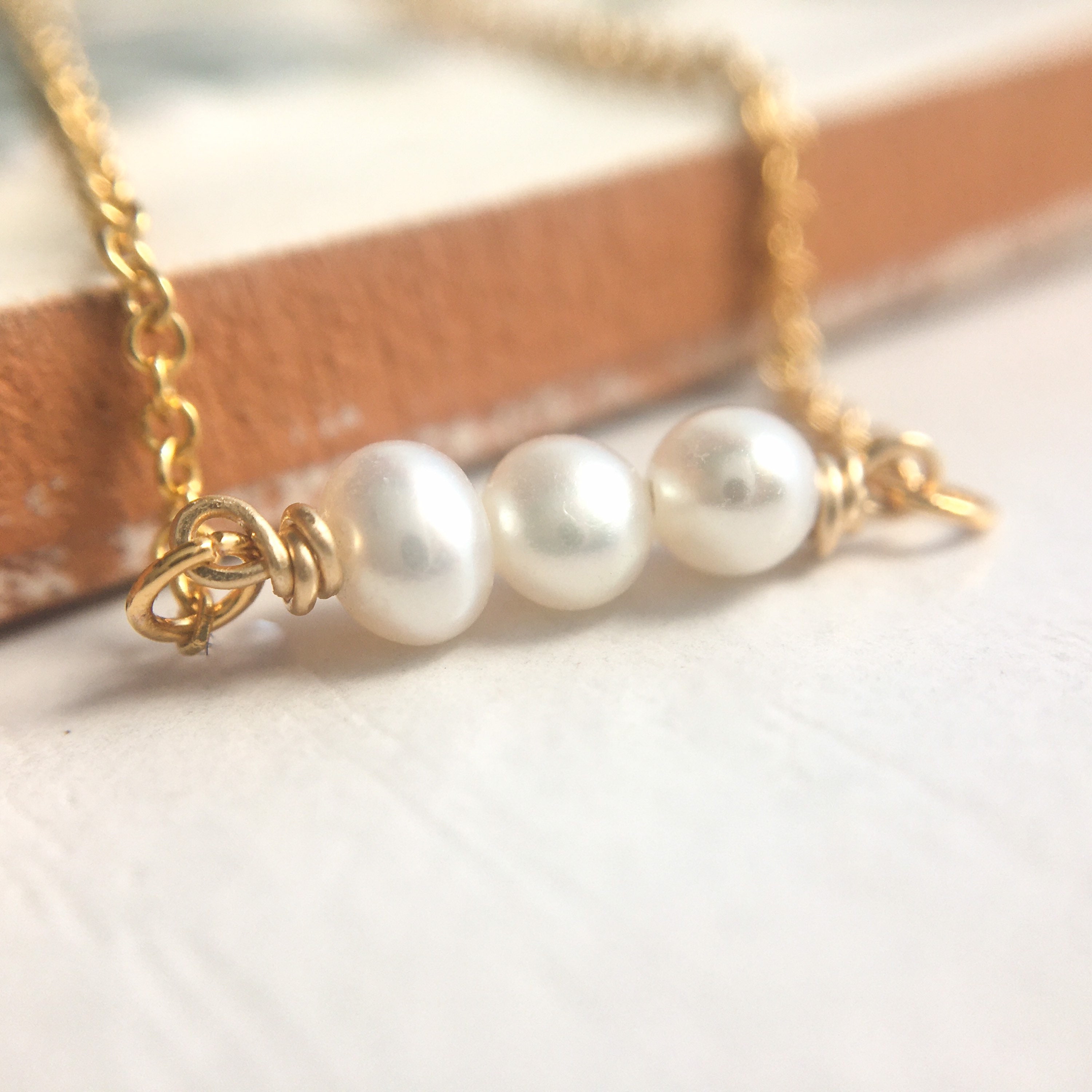 ブレスレット LESS IS MORE fluffy pearl bar necklace Dainty Triple White Pearl Bar Pendant Necklace, Sterling