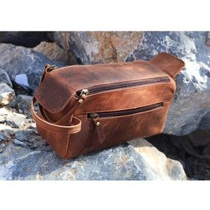 Trousse de toilette personnalisée en cuir de buffle, cadeaux pour garçons d'honneur, trousse de maquillage, trousse de rasage en cuir, anniversaire de mariage, meilleur cadeau pour la fête des mères