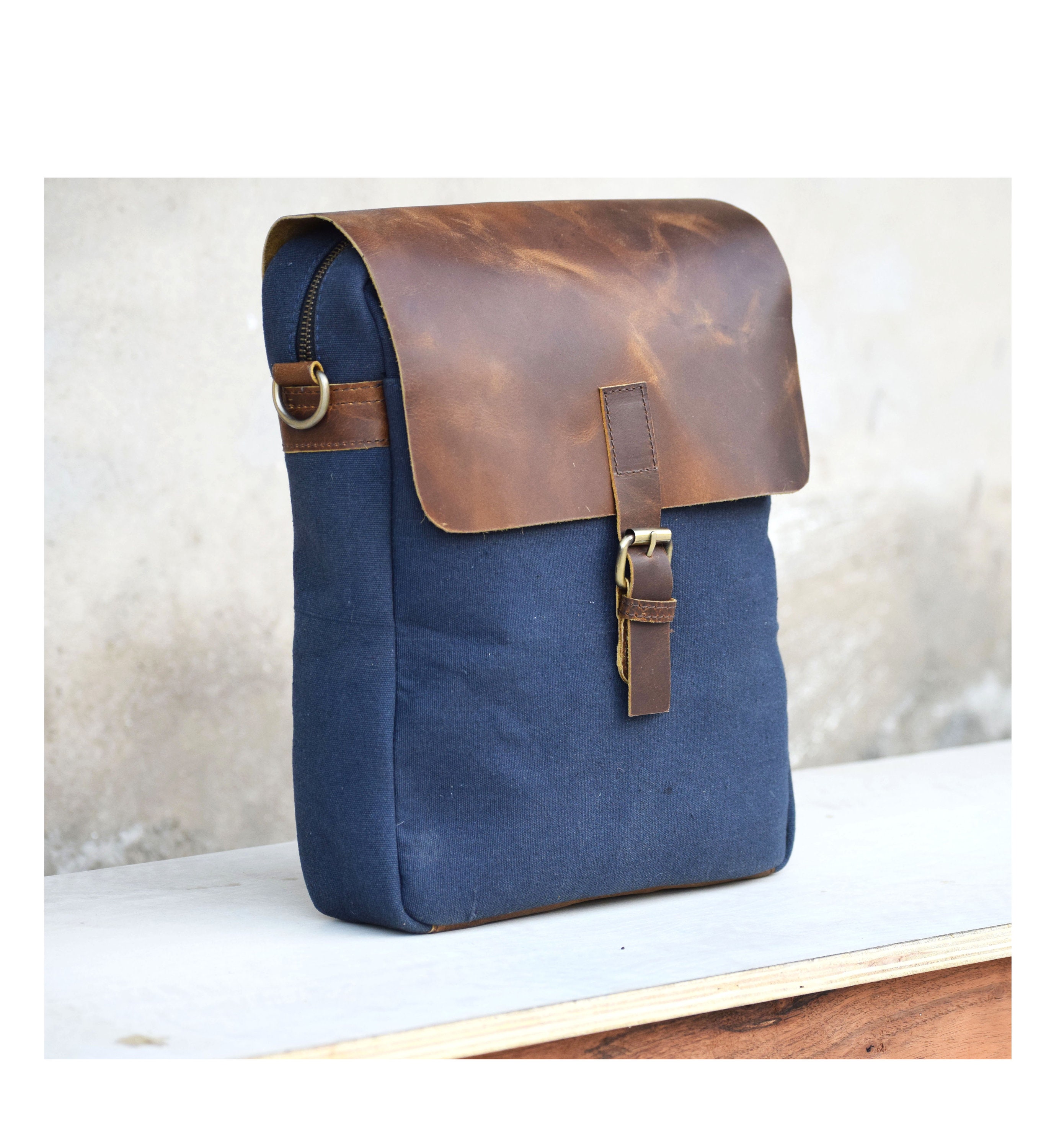 Aaron leather messenger clearance bag
