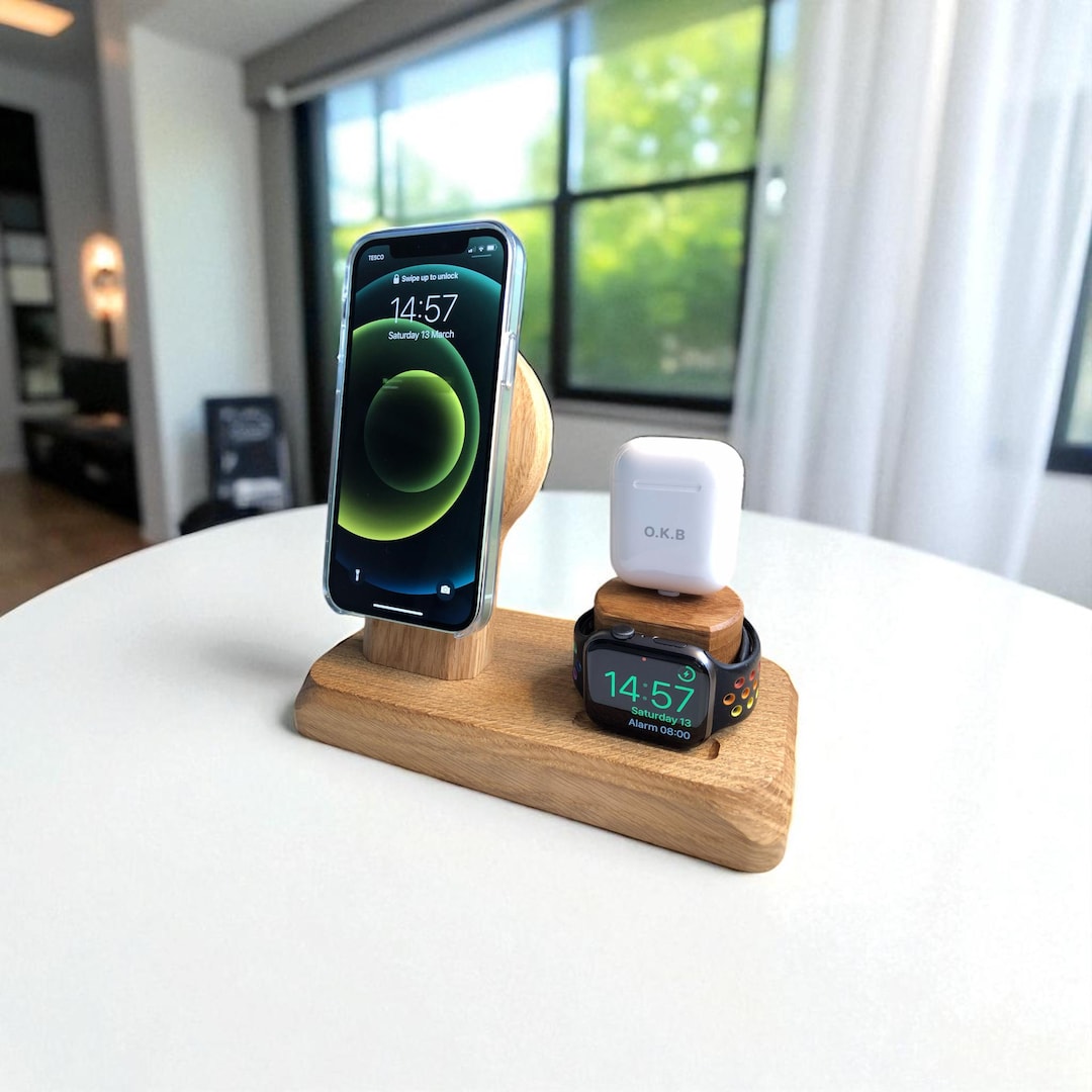 Handcrafted Oak 3-in-1 Charging Station: Magsafe Dock for Iphone
