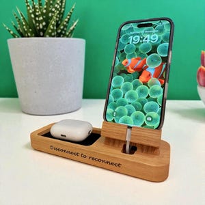 Docking station per telefono in rovere massello realizzata a mano: organizer da comodino e scrivania