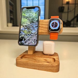 Solid Oak 3-in-1 充電ステーション: MagSafe iPhone、Apple Watch、AirPods - 調節可能なテックドック