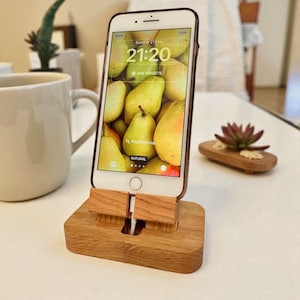 Handgemaakte massief eiken telefoonoplaadstandaard: iPhone en Android