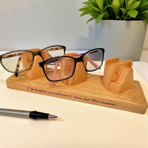 Soporte de madera para gafas triple personalizado: soporte de roble macizo