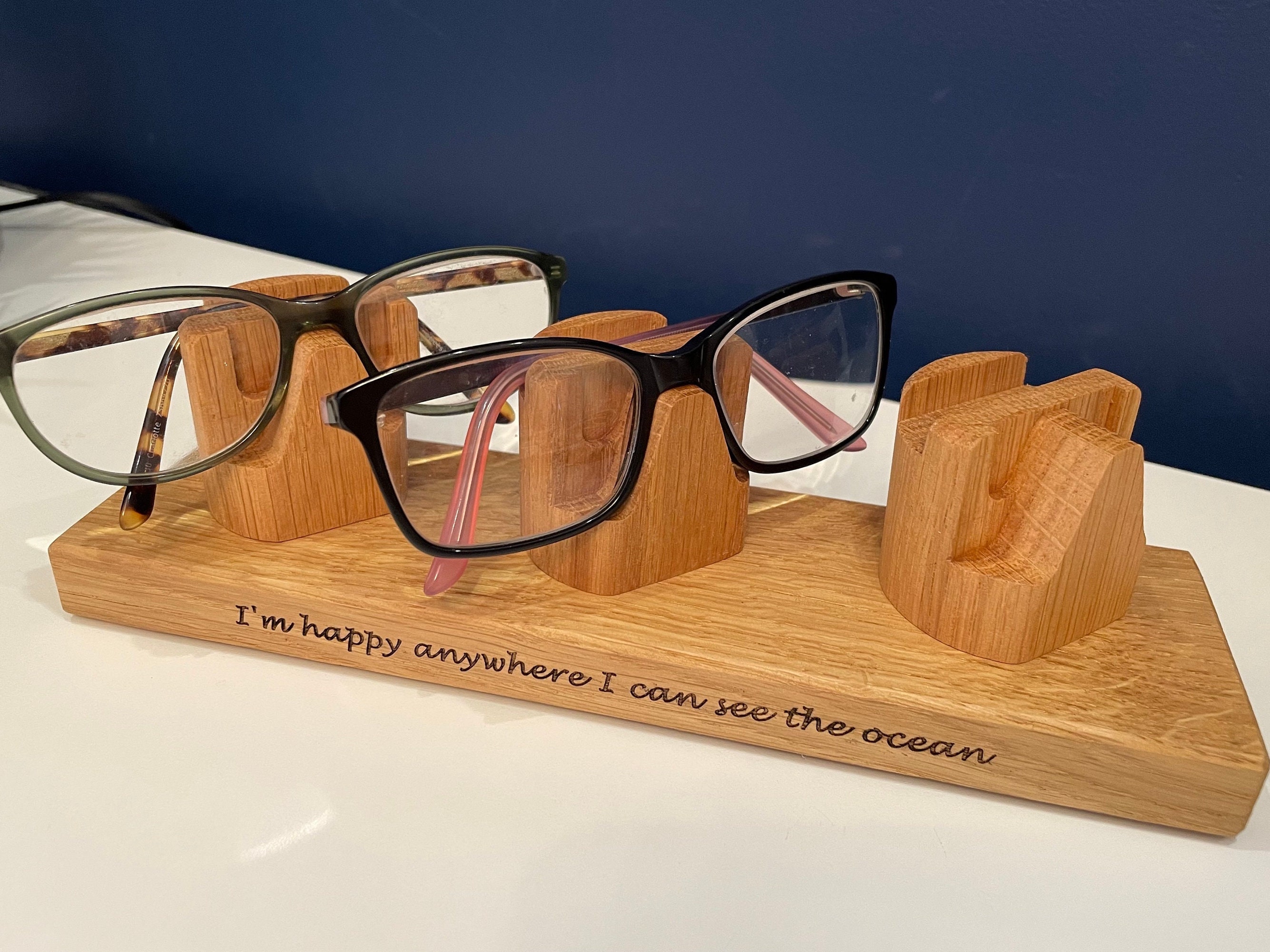 Brillenständer, Brillenhalter, Holz für Dreifachbrillen in Eiche massiv,  Geschenk für Mama, Papa, Opa, Oma, Mehrfachbrillenständer - .de