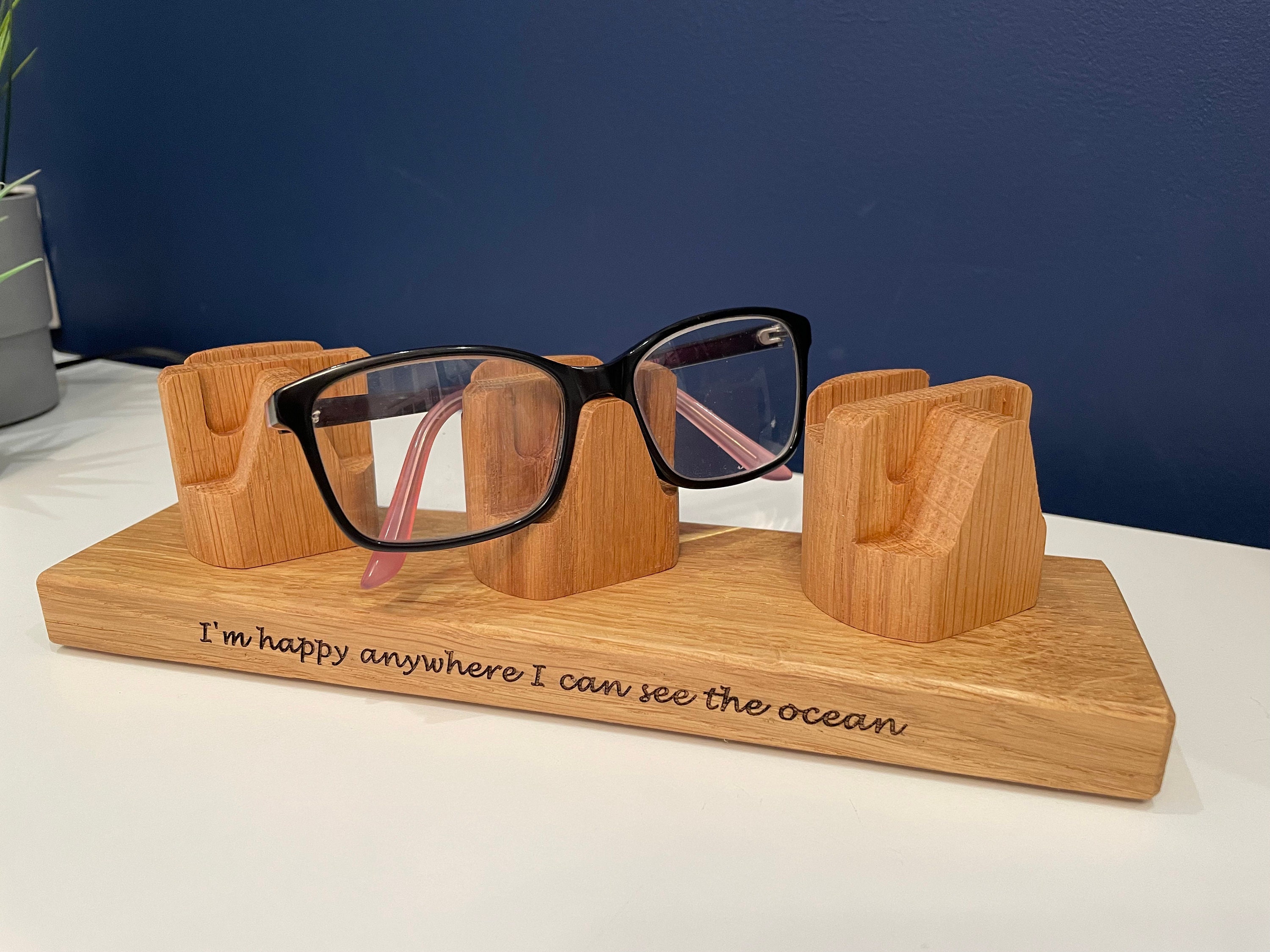 Brillenständer, Brillenhalter, Holz für Dreifachbrillen in Eiche massiv,  Geschenk für Mama, Papa, Opa, Oma, Mehrfachbrillenständer - .de