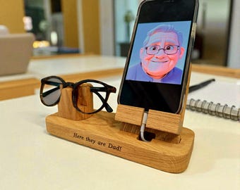 Handgemaakt massief eiken dockingstation voor telefoon en bril: technisch cadeau