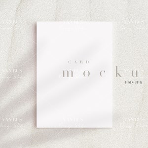 5x7 Boho Card Mockup / Seascape Design / Moderne Digitale Wenskaart Mockup Zittend op Zand / Bruiloft Baby Shower / JPG PNG PSD Smart Object / H5