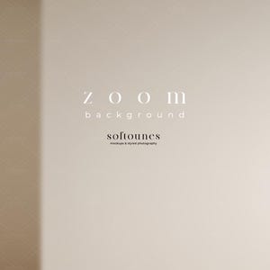 Puede incluir: Imagen de fondo de tonos neutros con las palabras "ZOOM background" en una fuente minimalista. Debajo, se muestra el texto "softounces", seguido de "mockups & styled photography". La imagen tiene una estética suave y borrosa.